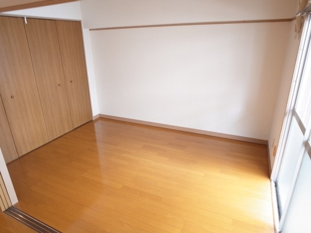 平和台ハイツの洋室