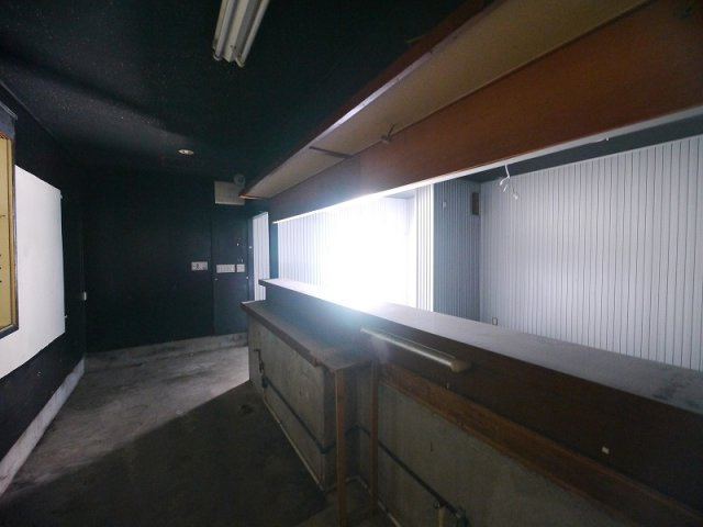 大安寺西荒井店舗の内装