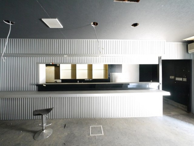 大安寺西荒井店舗の内装