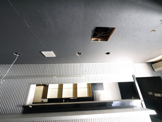 大安寺西荒井店舗の内装