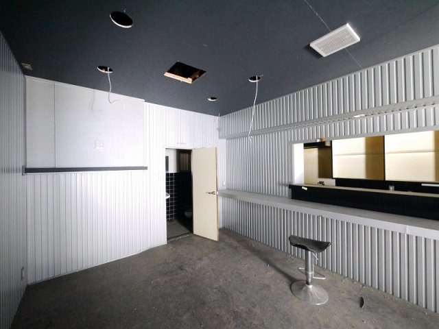 大安寺西荒井店舗の内装