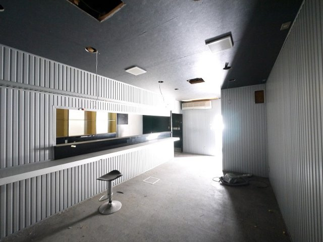 大安寺西荒井店舗の内装