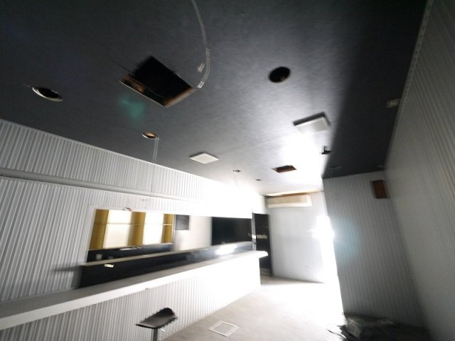 大安寺西荒井店舗の内装