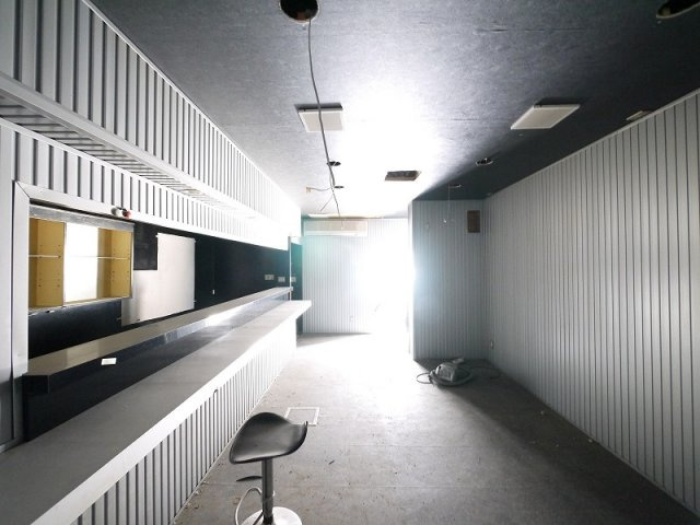 大安寺西荒井店舗の内装