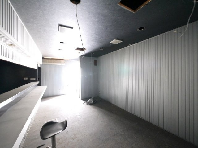 大安寺西荒井店舗の内装