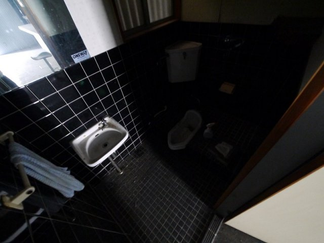 大安寺西荒井店舗の内装