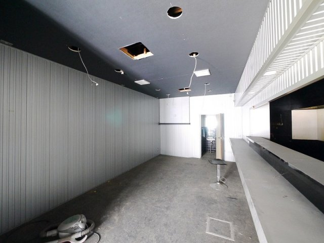 大安寺西荒井店舗の内装