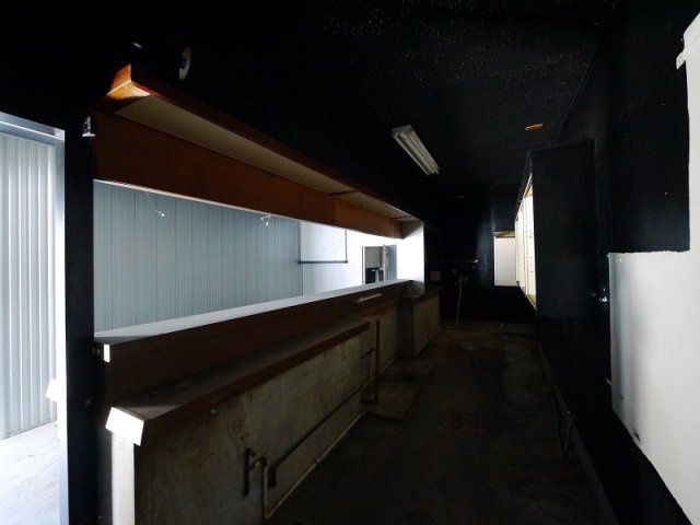 大安寺西荒井店舗の内装