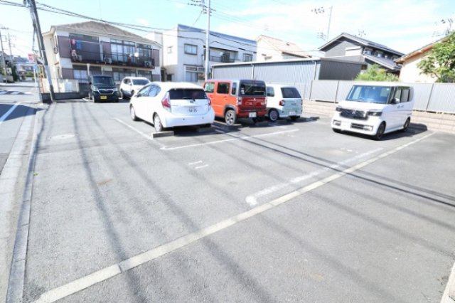 エーデルⅢの駐車場