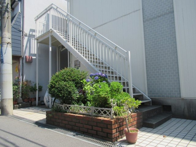【エントランス】 | サンシティハピネス（長瀬賃貸） | 落ち着いたエントランスです