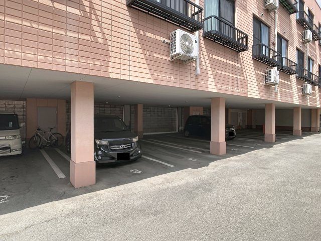 ルニベールの駐車場