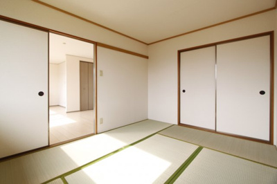 【和室】 | プリシェールK | 畳の上でゆっくりとくつろげる和室です