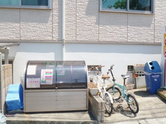 【その他共用部分】 | 駐輪場、敷地内ゴミ置き場！
