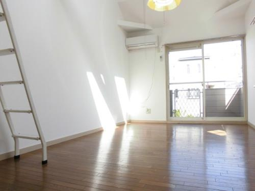 ジュネパレス市川第24Ａの居間・リビング