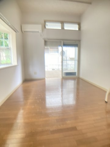 ジュネパレス市川第24Ａの居間・リビング