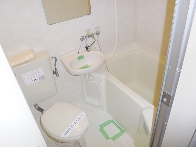 ジュネパレス市川第24Ａの浴室