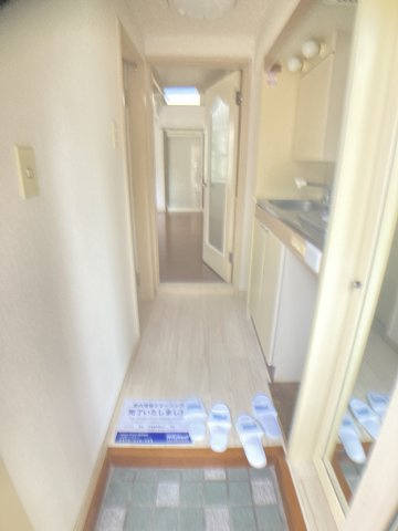 ジュネパレス市川第24Ａの玄関