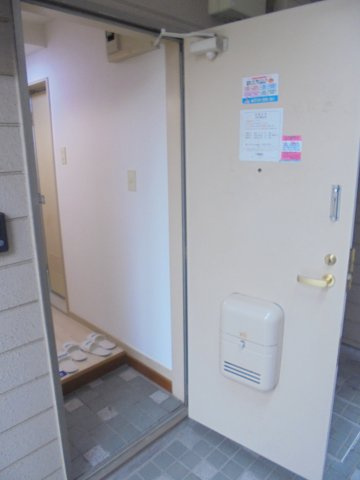 ジュネパレス市川第24Ａの玄関