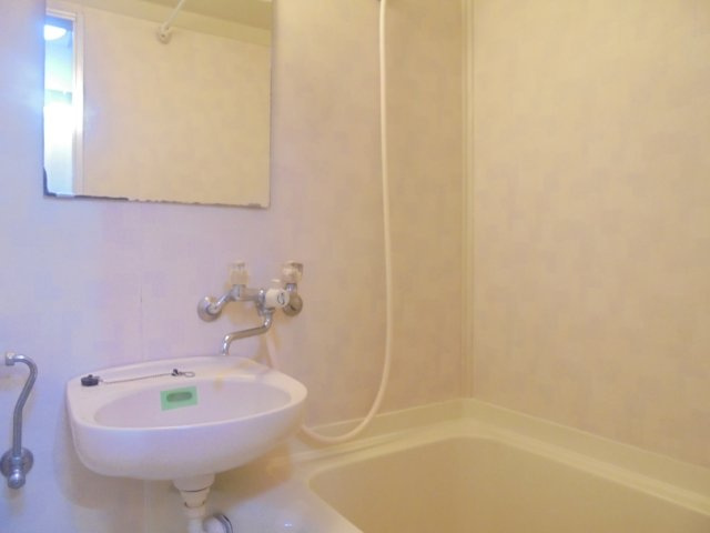 ジュネパレス市川第24Ａの浴室