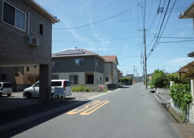 倉敷市中畝４丁目　売地の前面道路含む現地写真