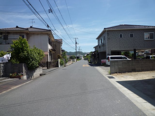 倉敷市中畝４丁目　売地の前面道路含む現地写真