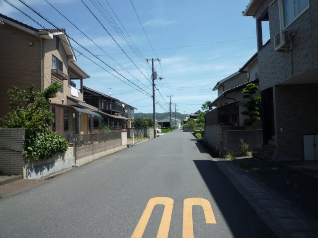 倉敷市中畝４丁目　売地の前面道路含む現地写真