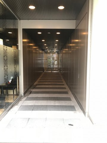 SRビルのエントランス