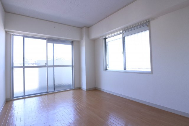 ルモン舞子の寝室