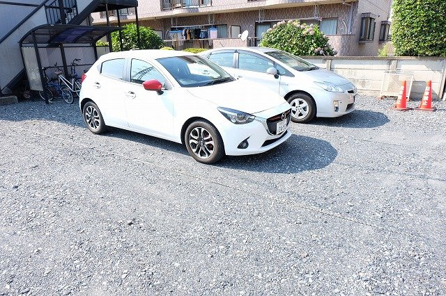 サンライフ小川の駐車場