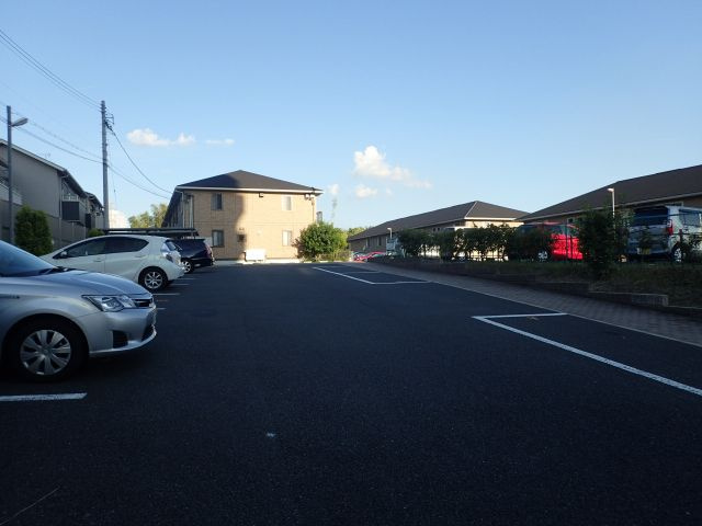 グランディールＡ棟の駐車場