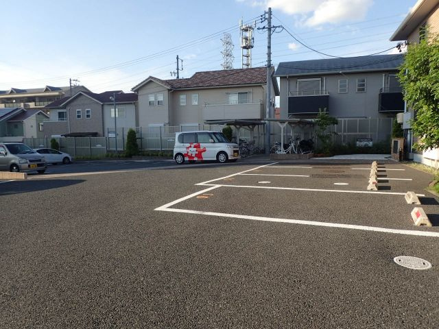 グランディールＡ棟の駐車場