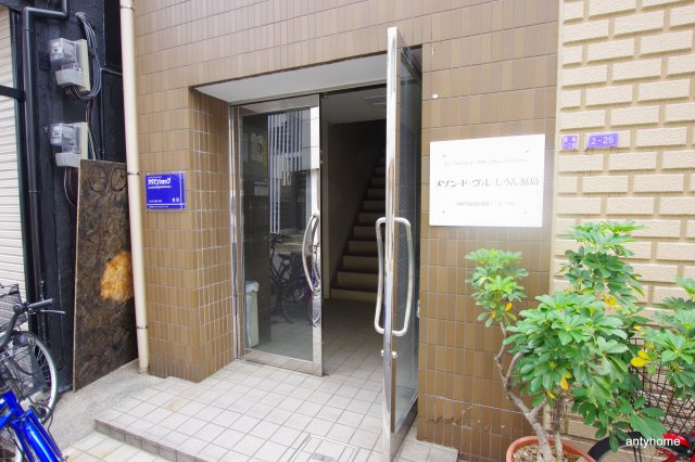 メゾンドヴィレしうん福島　仲介手数料無料のエントランス