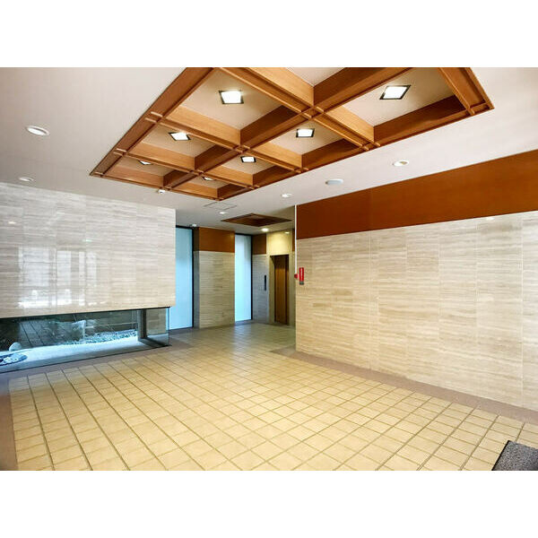 リンデン東薬院のロビー|リンデン東薬院(1K)　エントランス付近