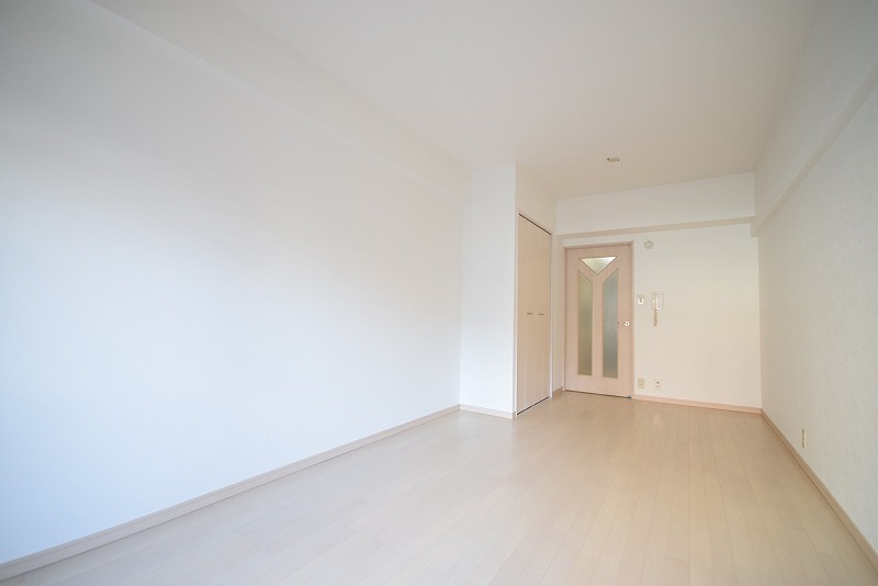 ディーセント天神南の洋室