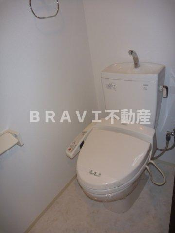グランシス天満橋　BRAVI不動産のトイレ|【グランシス天満橋】落ち着いた色調のトイレです