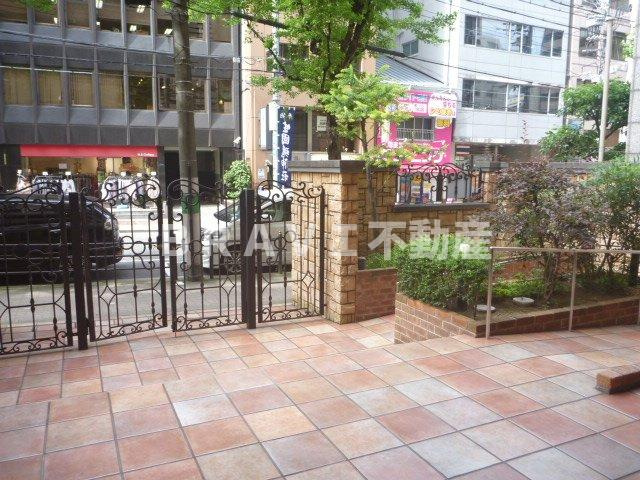 グランシス天満橋　BRAVI不動産のエントランス|【グランシス天満橋】落ち着いたエントランスです