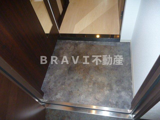 グランシス天満橋　BRAVI不動産の玄関|【グランシス天満橋】シンプルで使いやすい玄関です