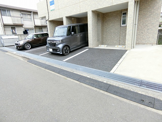ラ・ベリテの駐車場