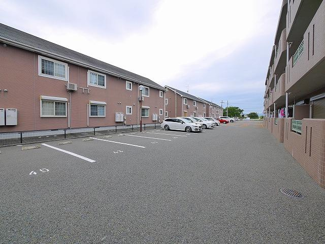 baronessaⅡの駐車場|カースペースがあります