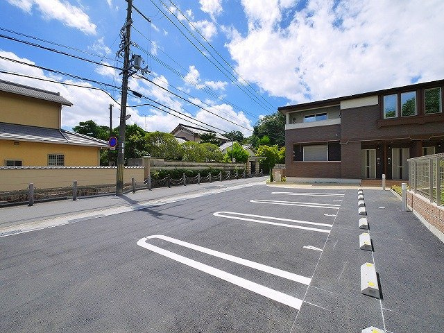 カルム秋篠の駐車場|駐車場です