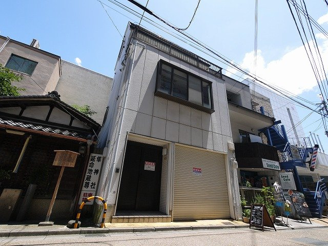 角振新屋町テナントの外観