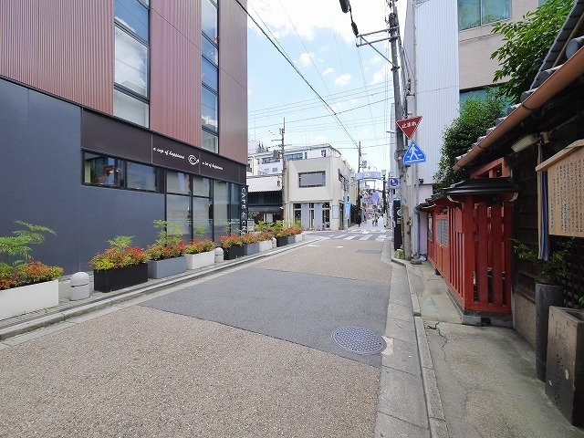 角振新屋町テナントの周辺