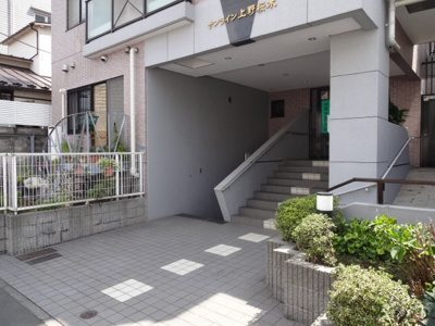 【エントランス】 | サンライン上野桜木 | サンライン上野桜木　鉄筋コンクリート造の分譲タイプ！オートロック付！鶯谷駅から徒歩５分・入谷駅から徒歩１１分！言問通り沿い！全戸角部屋！楽器相談可！