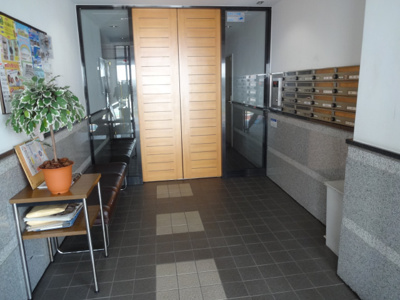 【エントランス】 | サンライン上野桜木 | サンライン上野桜木　鉄筋コンクリート造の分譲タイプ！オートロック付！鶯谷駅から徒歩５分・入谷駅から徒歩１１分！言問通り沿い！全戸角部屋！楽器相談可！