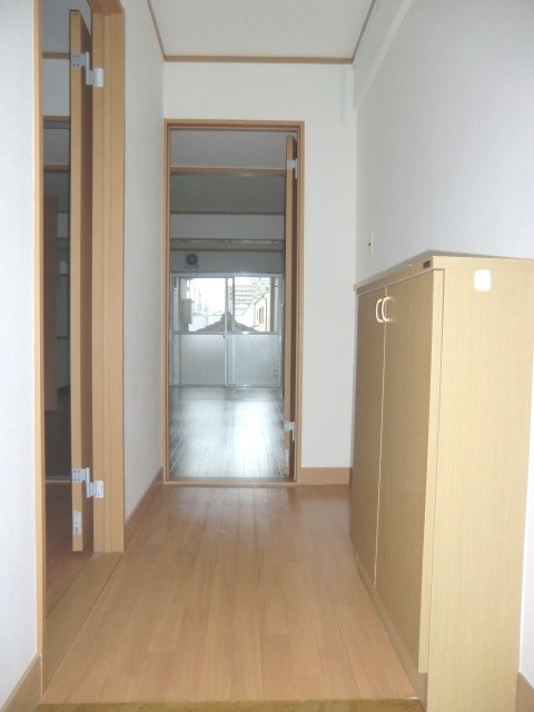 今清ビルの玄関