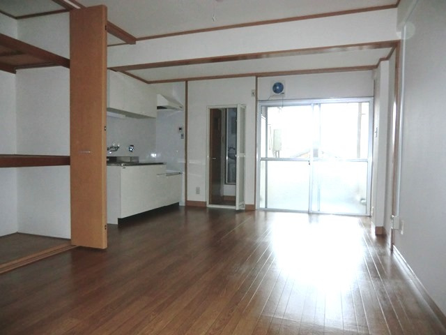 今清ビルの居間・リビング