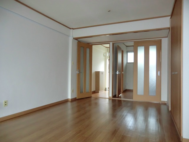 今清ビルの居間・リビング