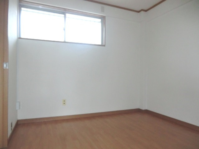 今清ビルの洋室