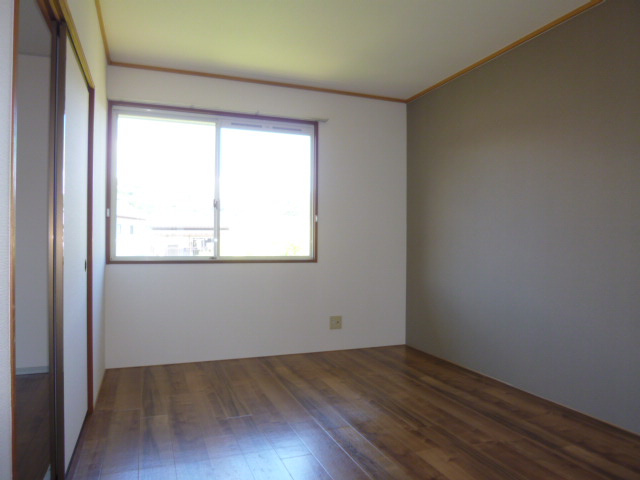 ハッピネス三宅Ａの洋室