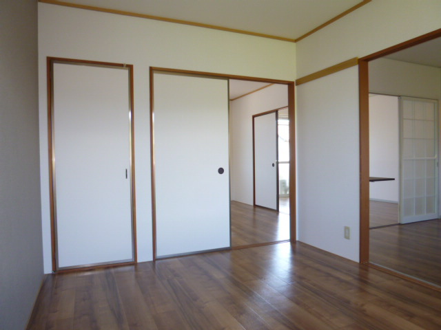 ハッピネス三宅Ａの洋室